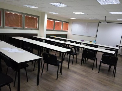 כיתת לימוד ל-34 משתתפים